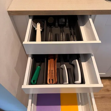 Light-filled Terrace Studio, Netflix, Smart Home, Frankfurt 40 Min Apartment *